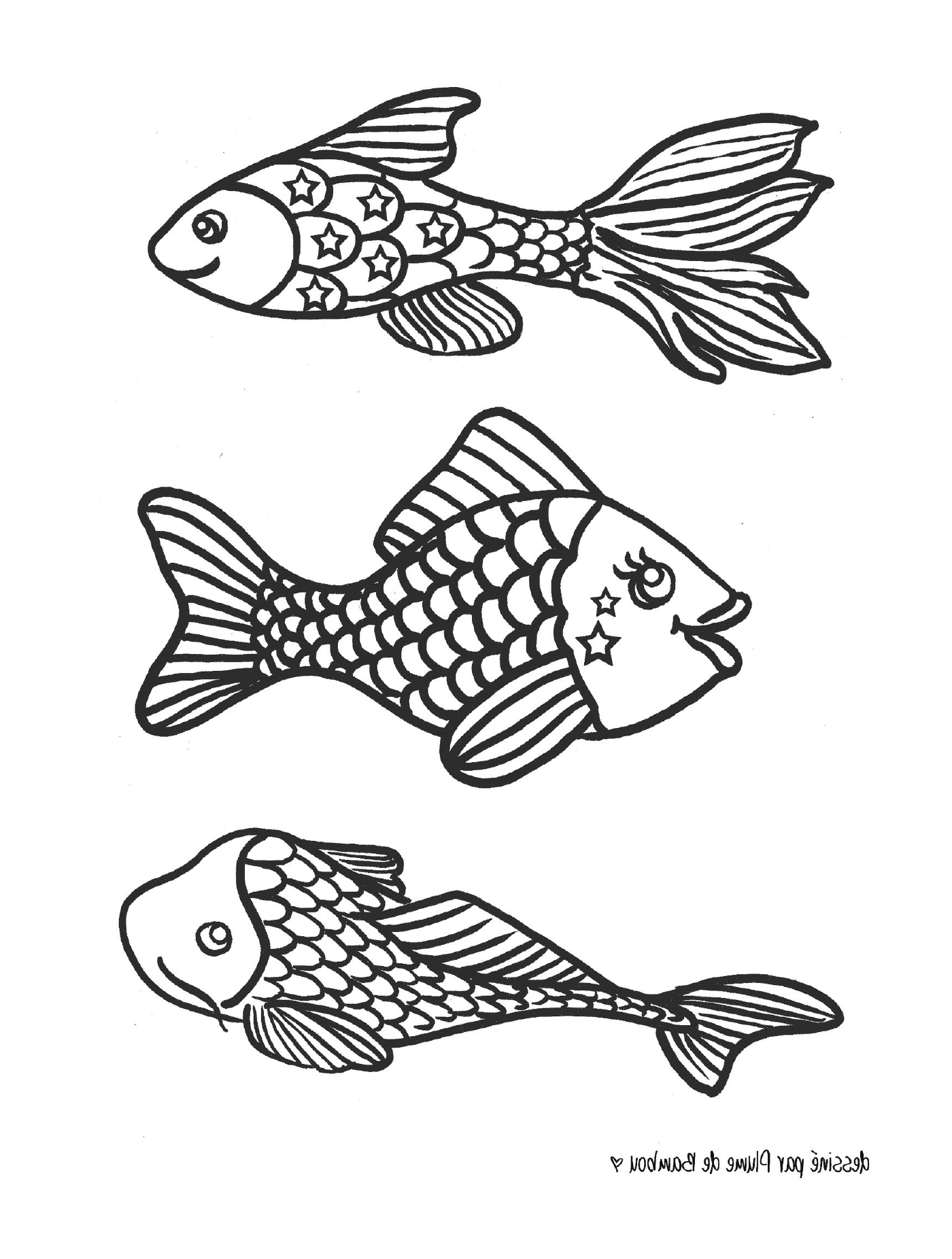  Três peixes pretos e brancos 