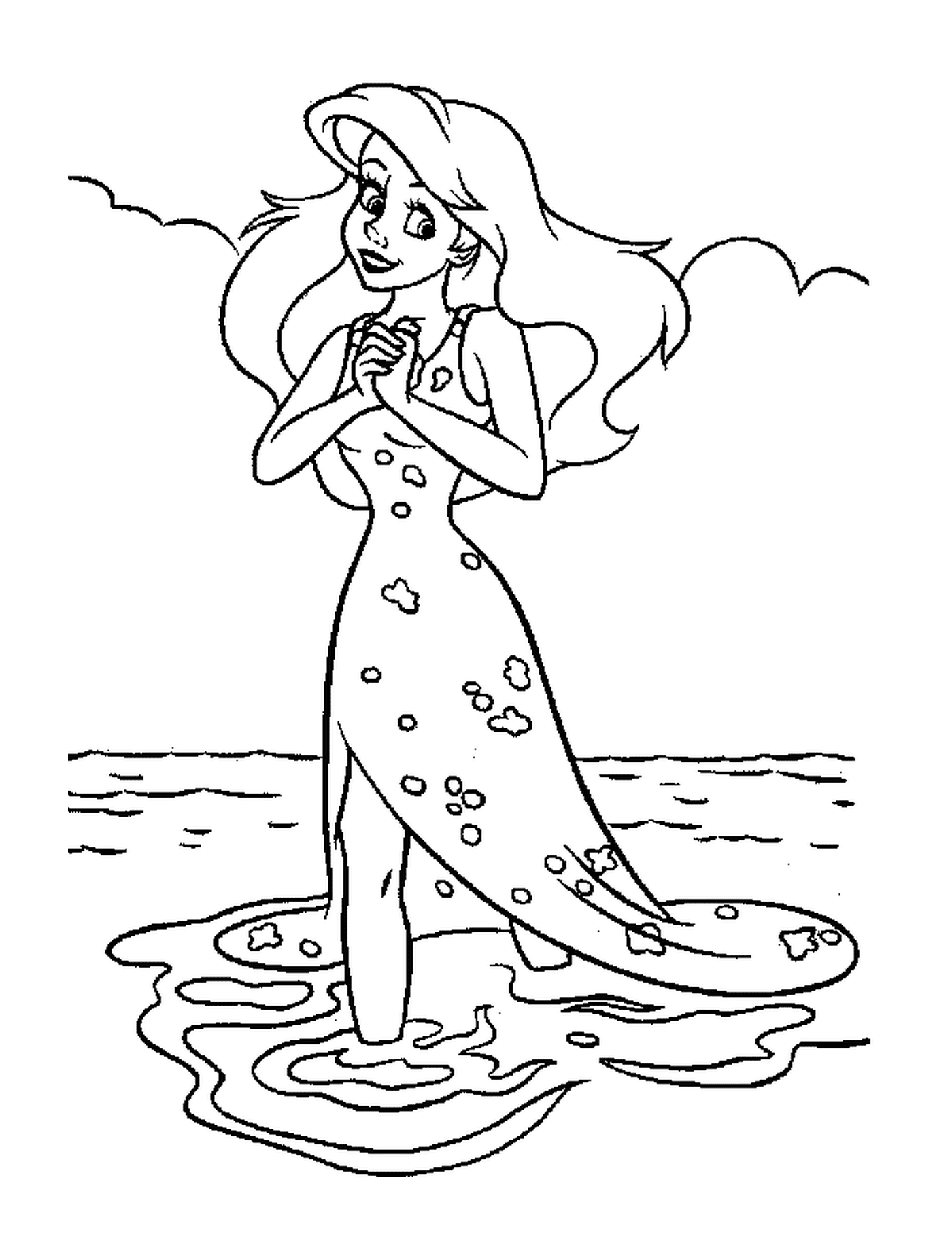  Uma mulher de pé na água 