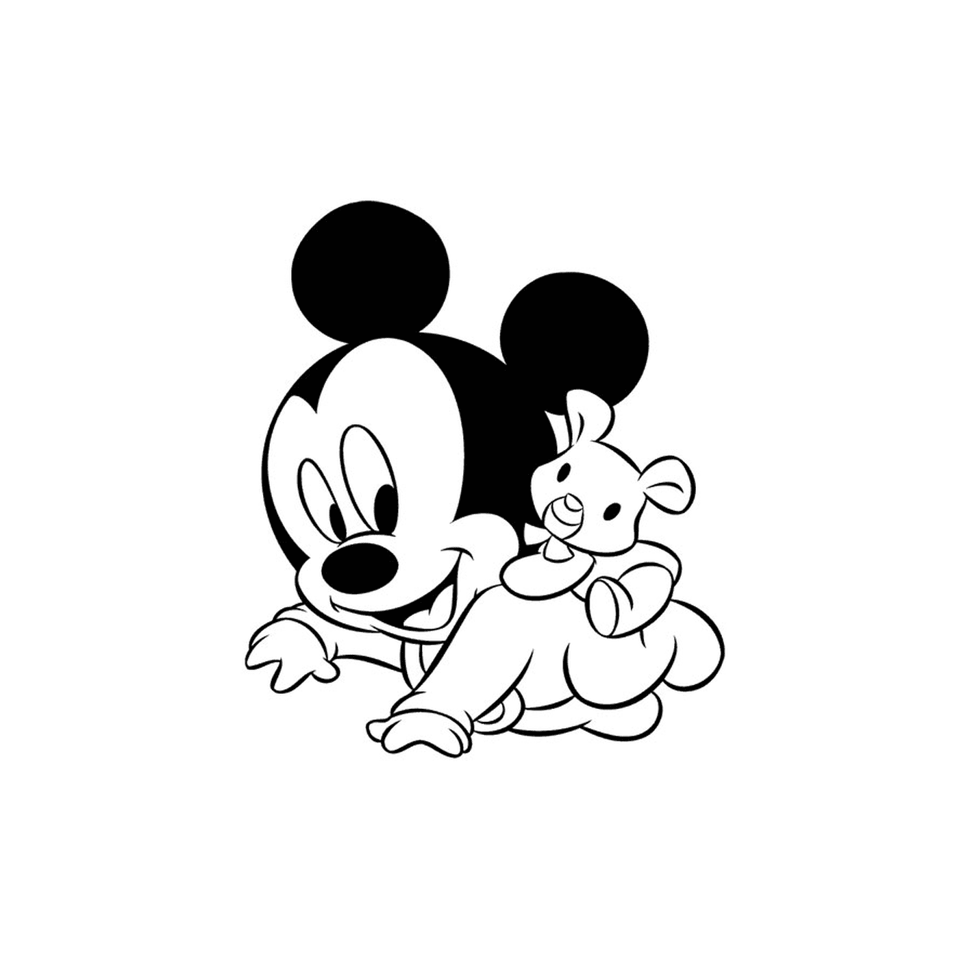  bebê Mickey Mouse segurando um urso de pelú 