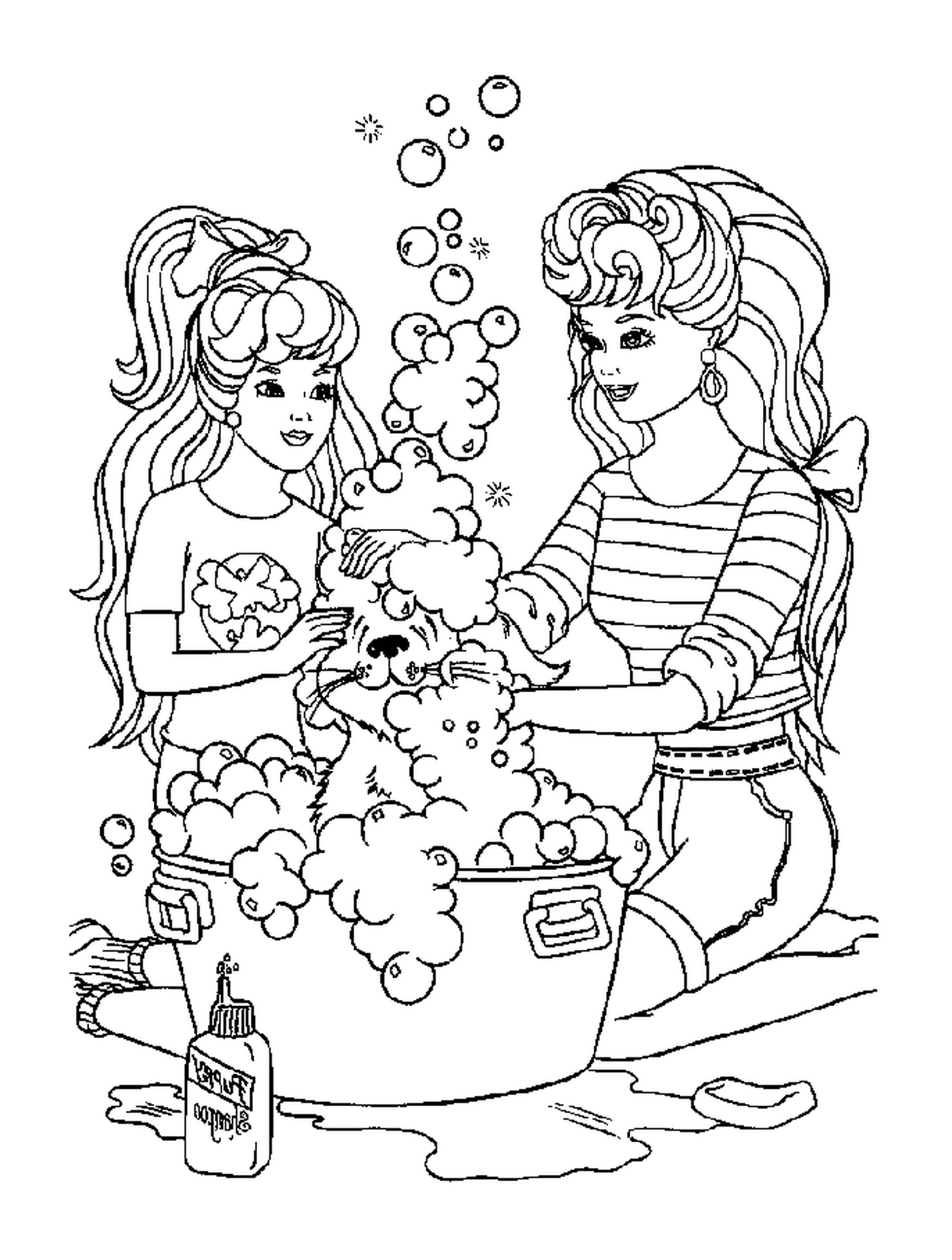  两个年轻女孩玩肥皂泡泡 