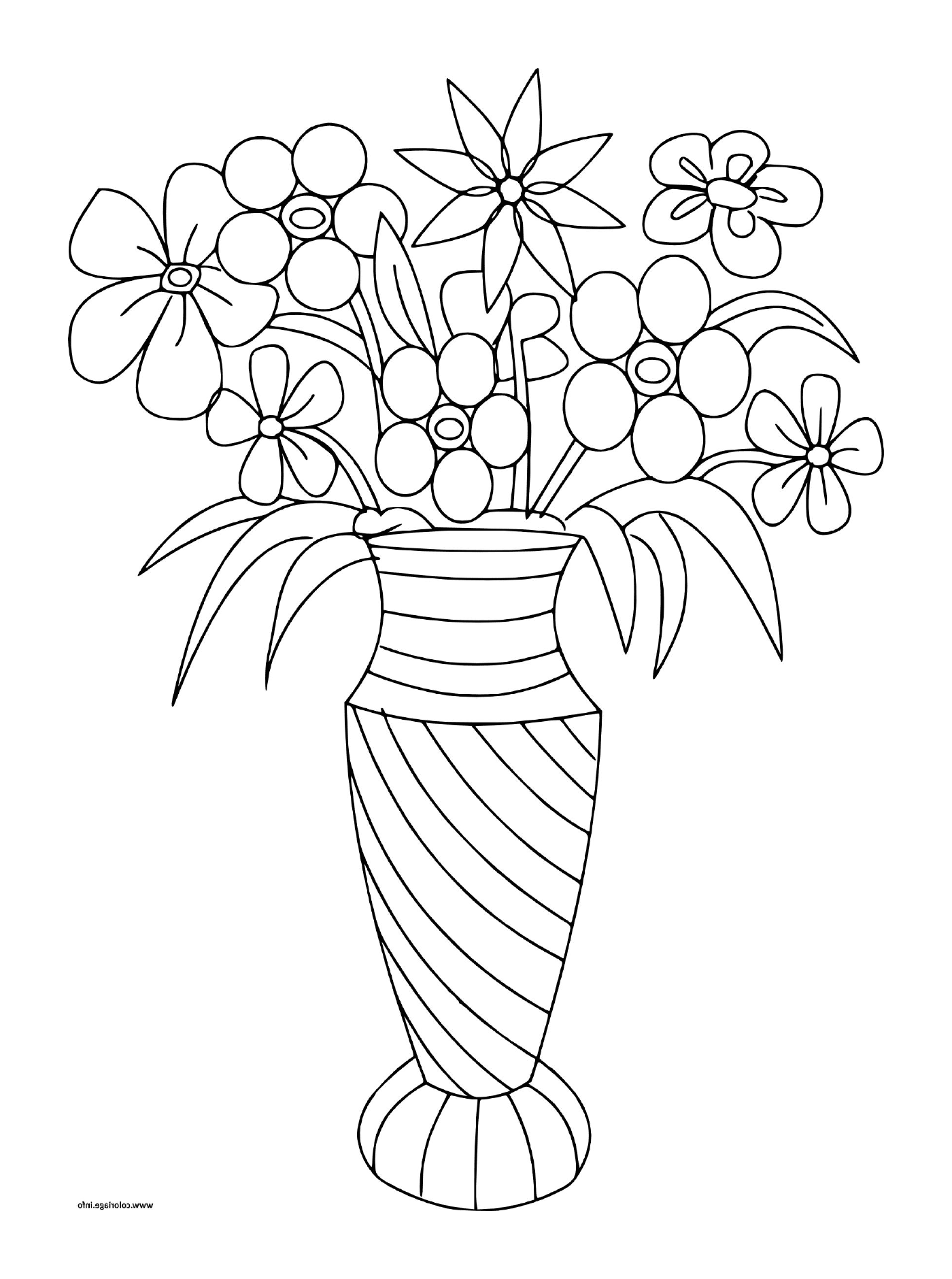  Vários buquês de flores em um vaso 
