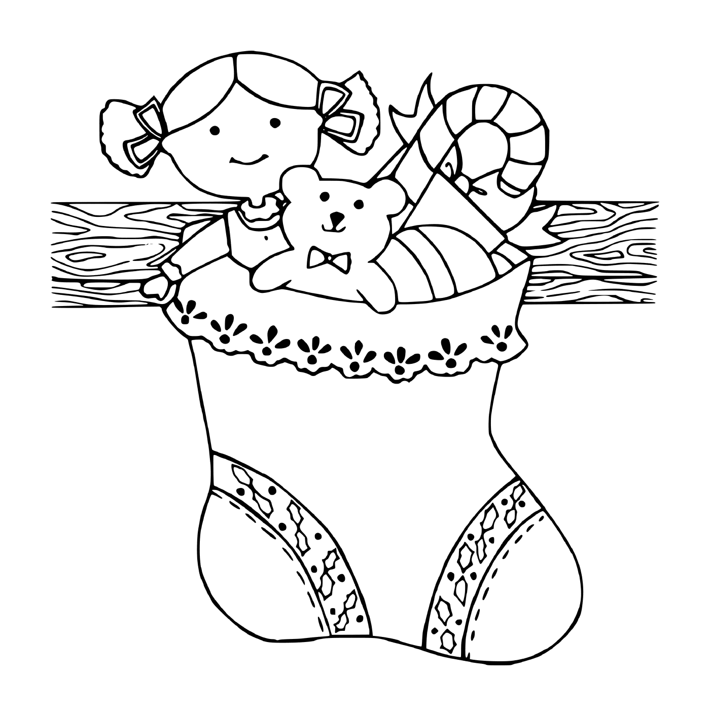 一只洋娃娃和一只泰迪熊 穿着圣诞短袜 在壁炉的壁炉上 