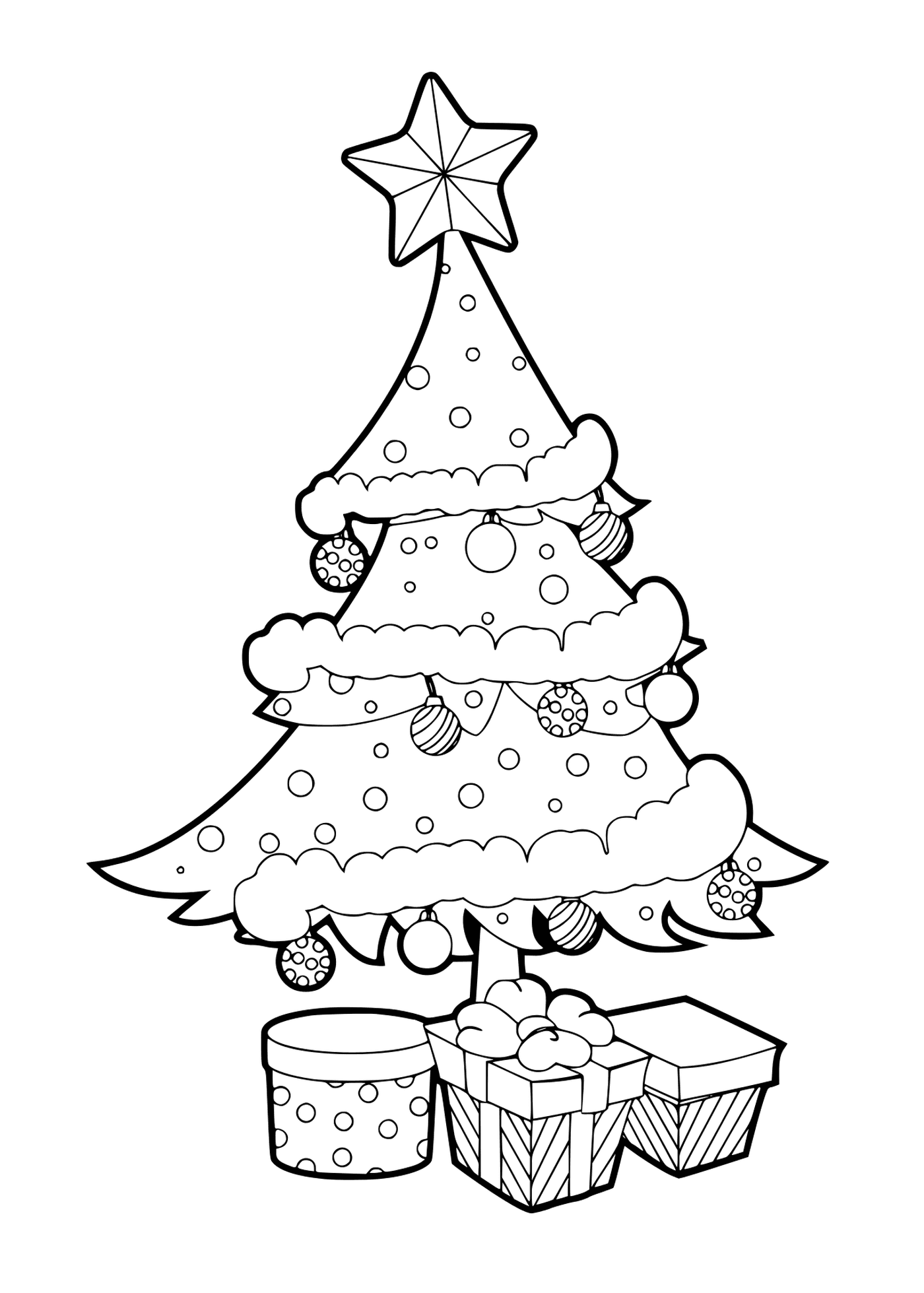  क्रिसमस के पेड़ को गेंदों और उपहारों से सजाया गया 