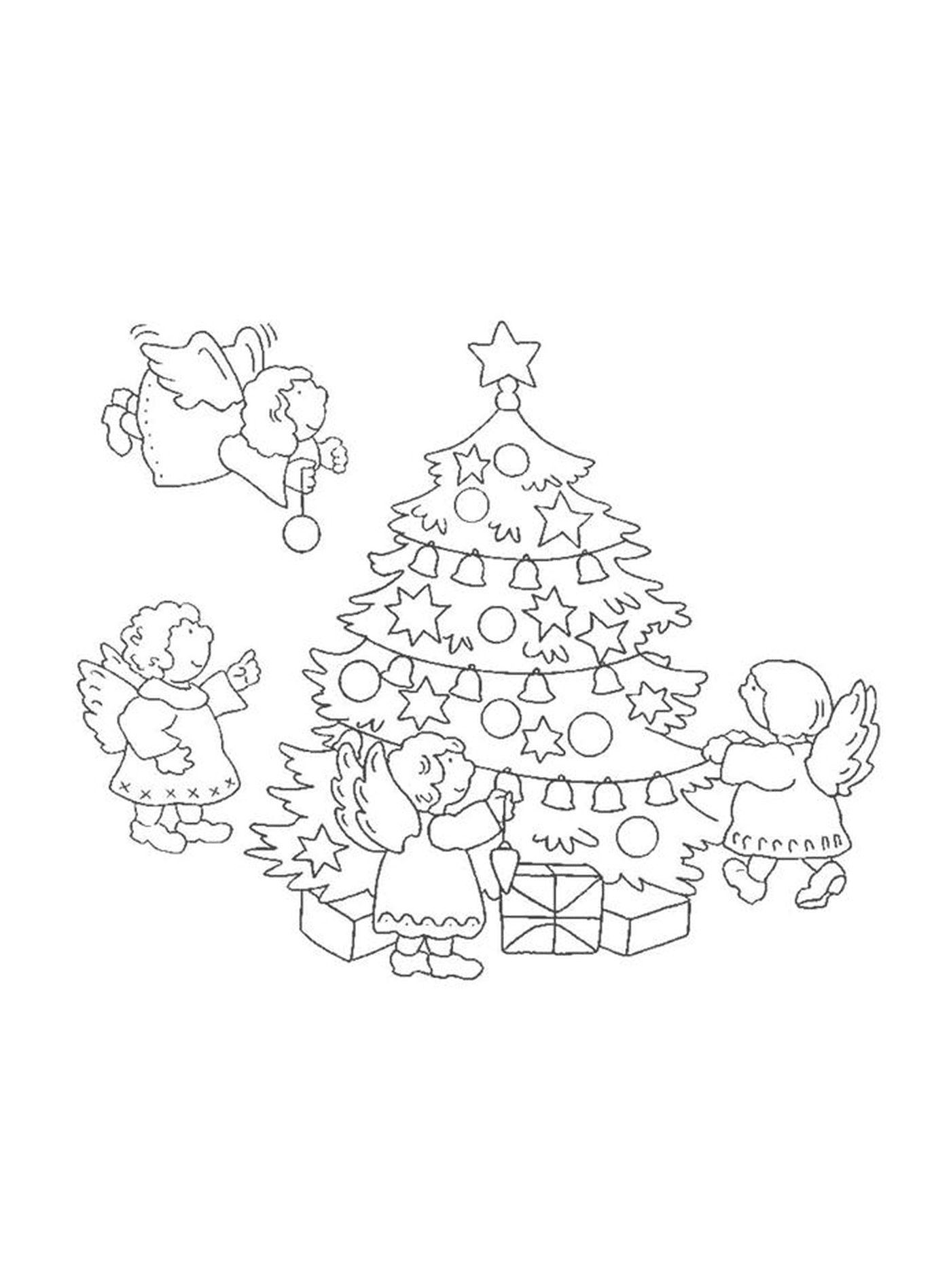  Uma árvore de Natal com anjos ao redor 