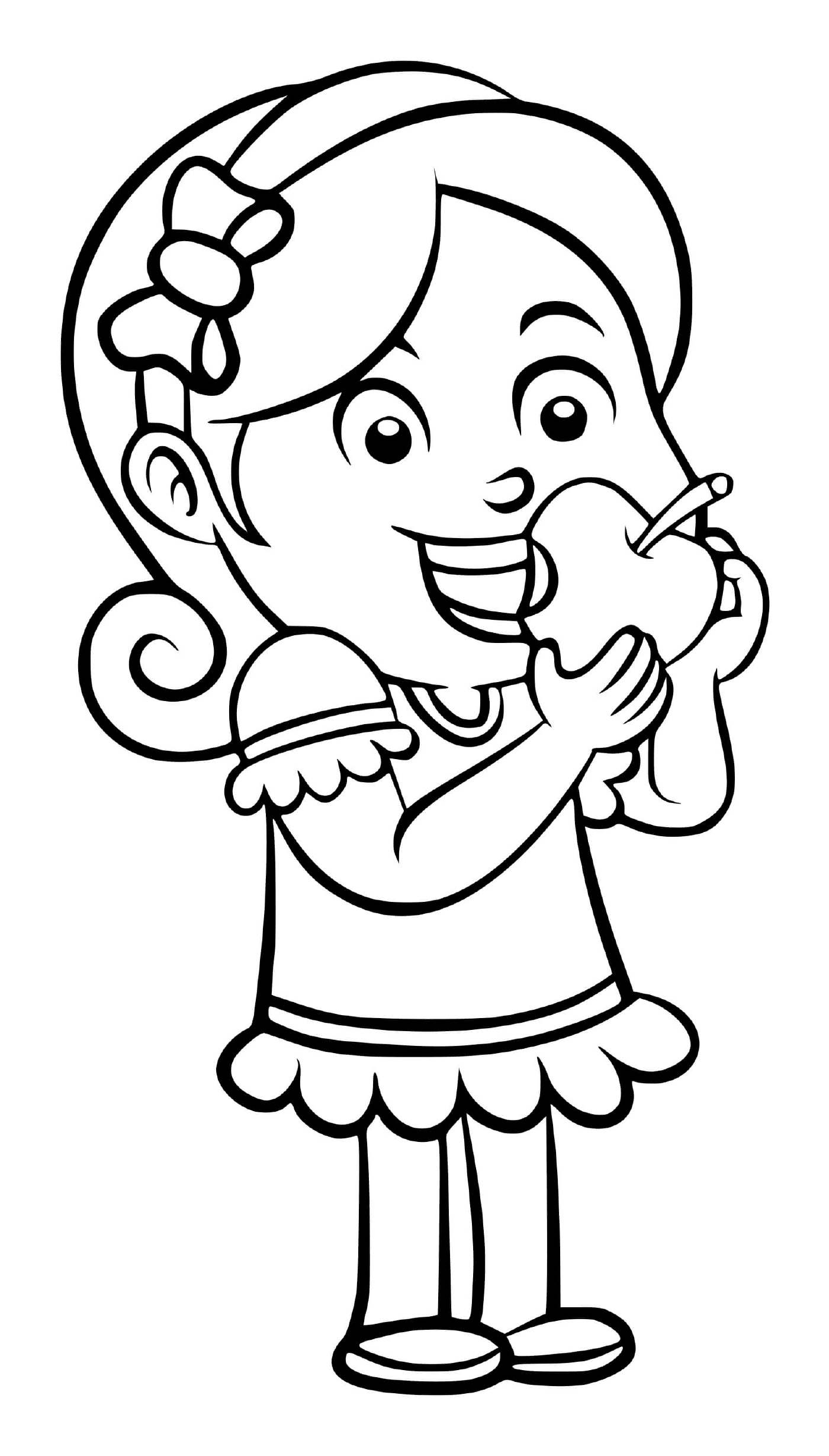  एक लड़की अपने ब्रेक के दौरान सेब का स्वाद चखती है 