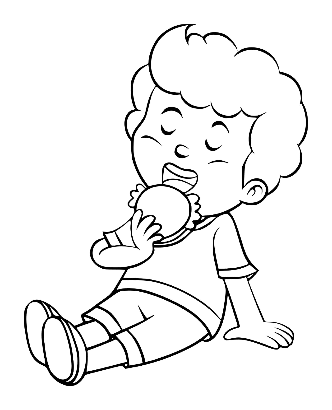  Um menino come seu almoço com apetite 