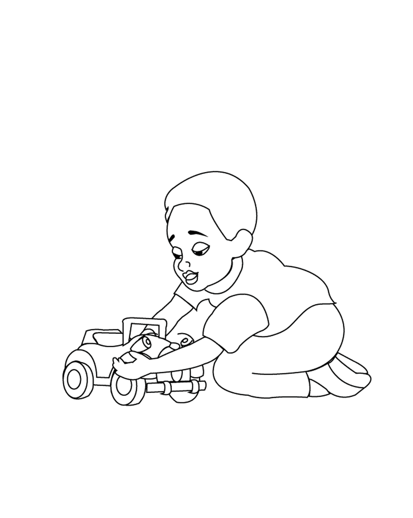  Uma criança brinca com um carro de brinquedo 