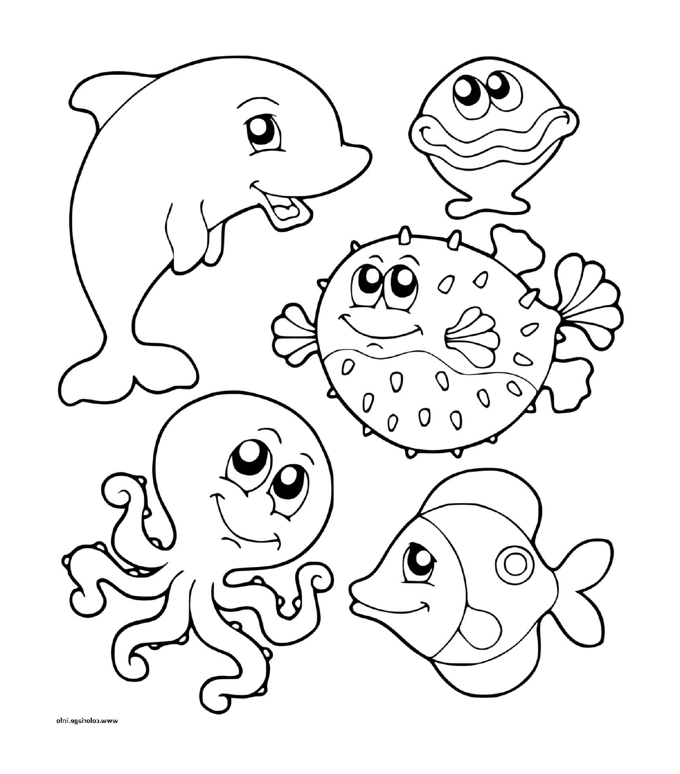  जल में समुद्री जानवरों का एक समूह 