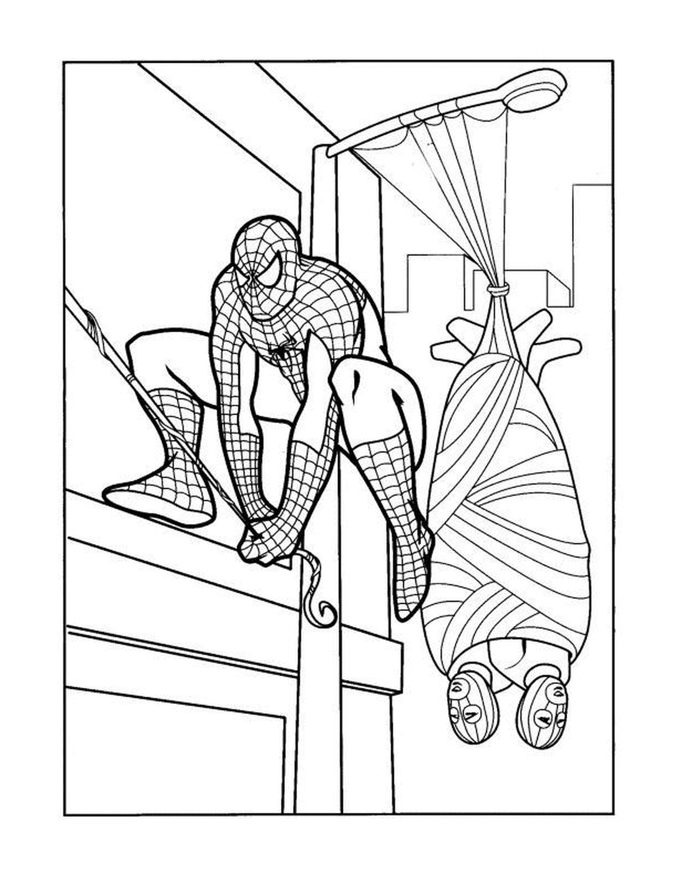  Homem-Aranha escalando um prédio 