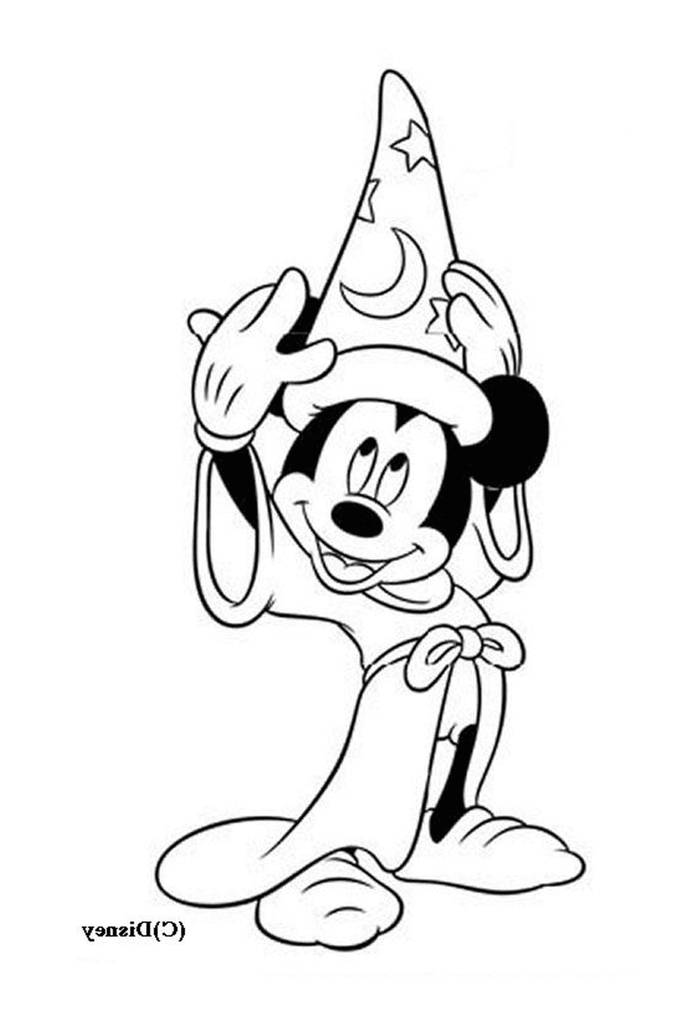  Mickey Mouse tem um chapéu na mão 