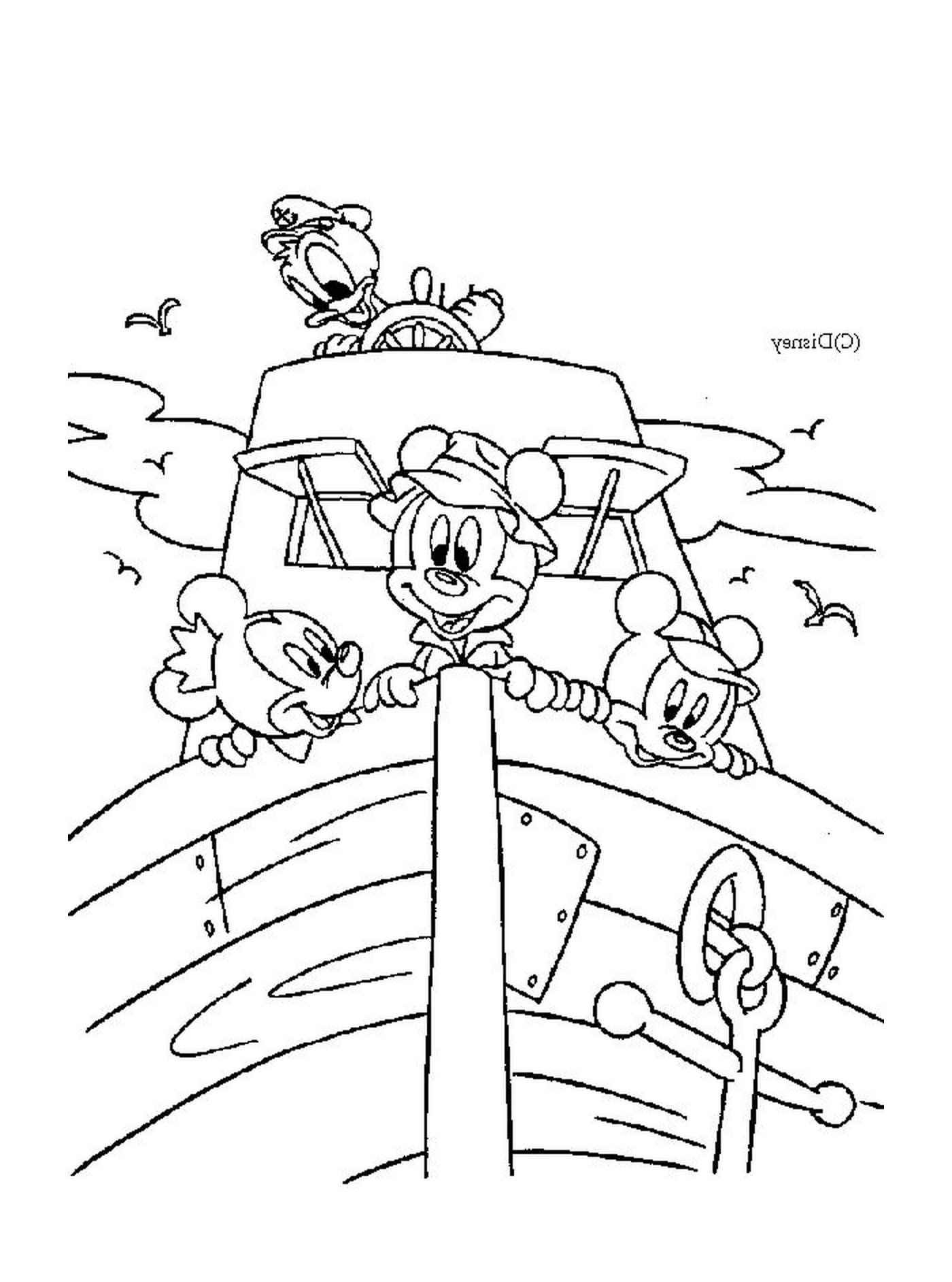  मिकी माउस और उसके दोस्तों का एक समूह नाव पर 
